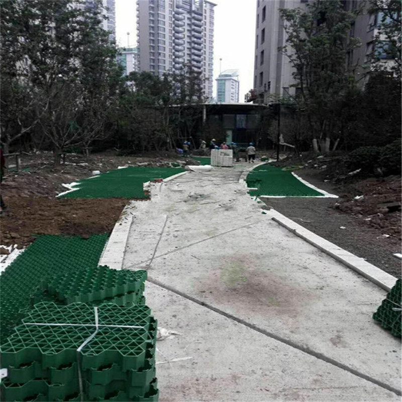 綠化工程中的多功能建材 植草格與抗壓草坪磚的應(yīng)用及養(yǎng)護